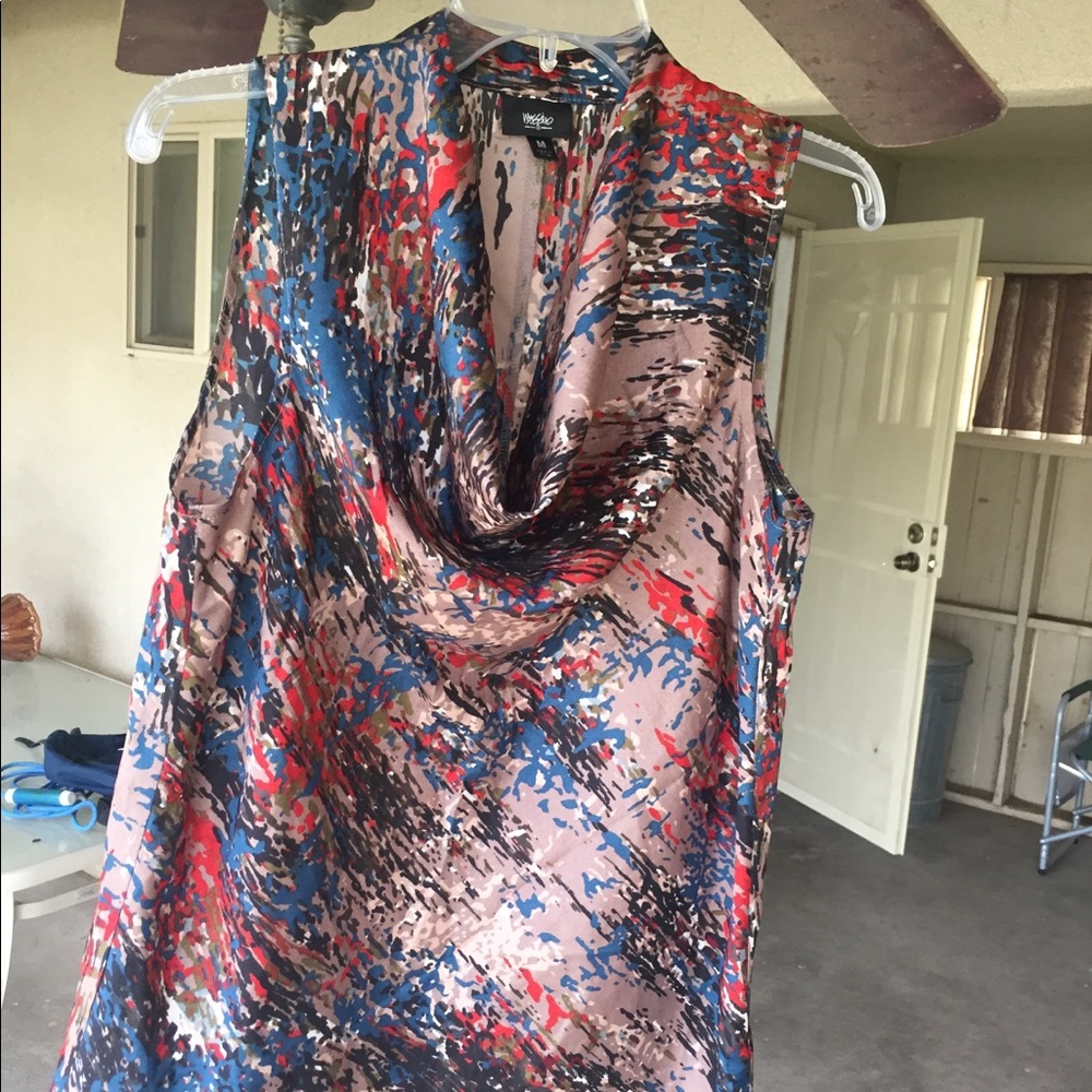 Sleeveless blouse